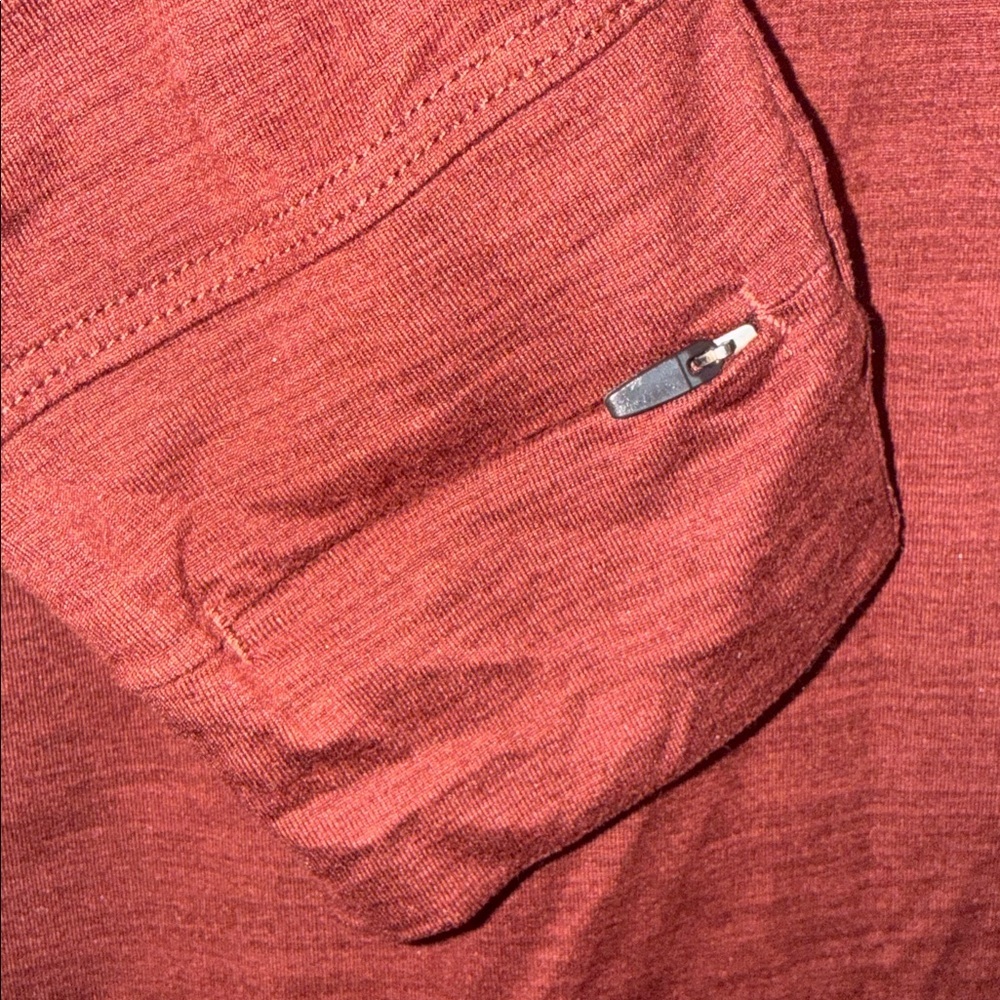Vuori men’s long-sleeve Lux performance tee in a brick heather red SZ Medium - Picture 6 of 8